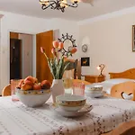 Lägenhet Haus Koetschach-5 By Interhome