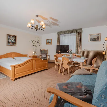 Lägenhet Haus Koetschach-5 By Interhome