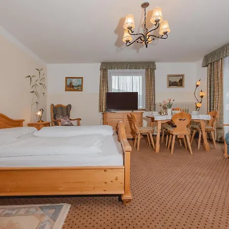 Lägenhet Haus Koetschach-5 By Interhome