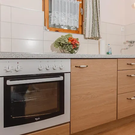 Haus Koetschach-5 By Interhome Lägenhet