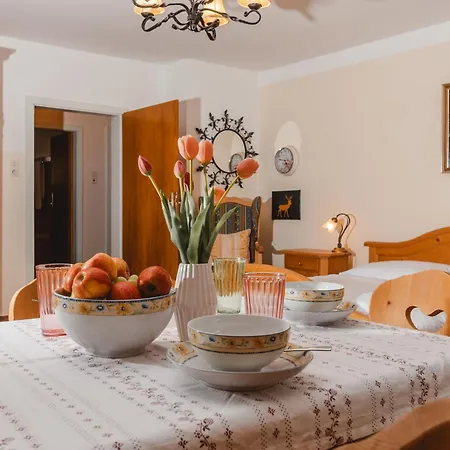 Lägenhet Haus Koetschach-5 By Interhome