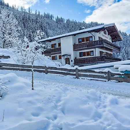 Lägenhet Haus Koetschach-5 By Interhome